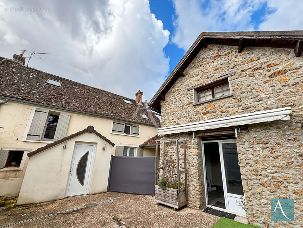 Maison à CHEPTAINVILLE
