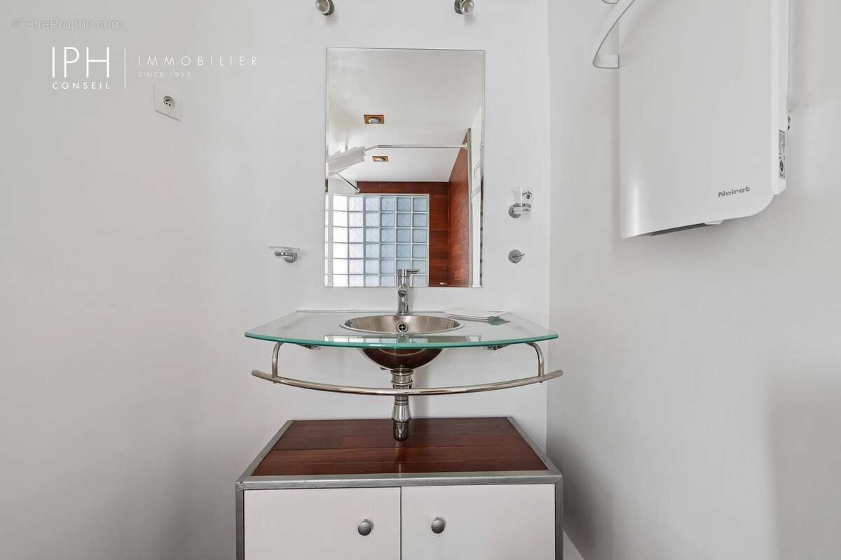 Appartement à LEVALLOIS-PERRET