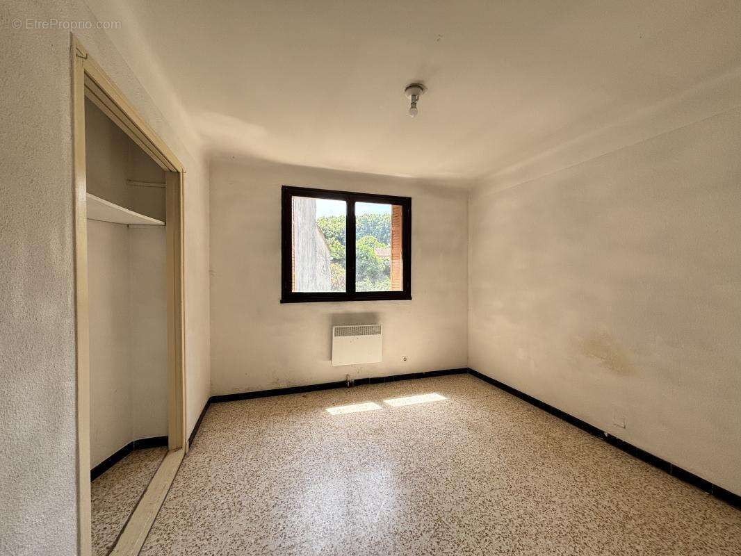 Commerce à RODILHAN