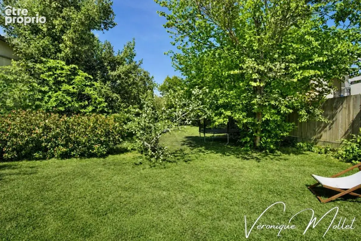 Maison en pierre indépendante sur 1000m2 de parcelle arborée à pieds de tous commerces - photo 3