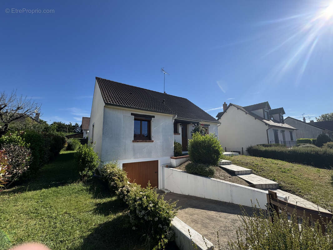 Maison à FLEURY-LES-AUBRAIS
