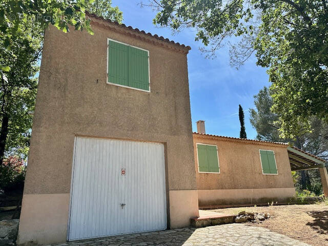 Maison à CHATEAUNEUF-LE-ROUGE