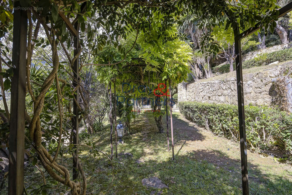 Appartement à ROQUEBRUNE-CAP-MARTIN