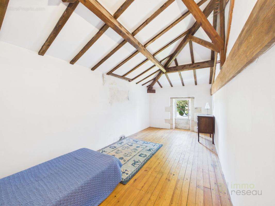 Maison 205 m² à Saint-Thomas-De-Conac  - photo 7