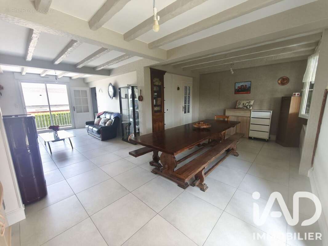 Maison 124 m² à Saint-Berthevin  - photo 4