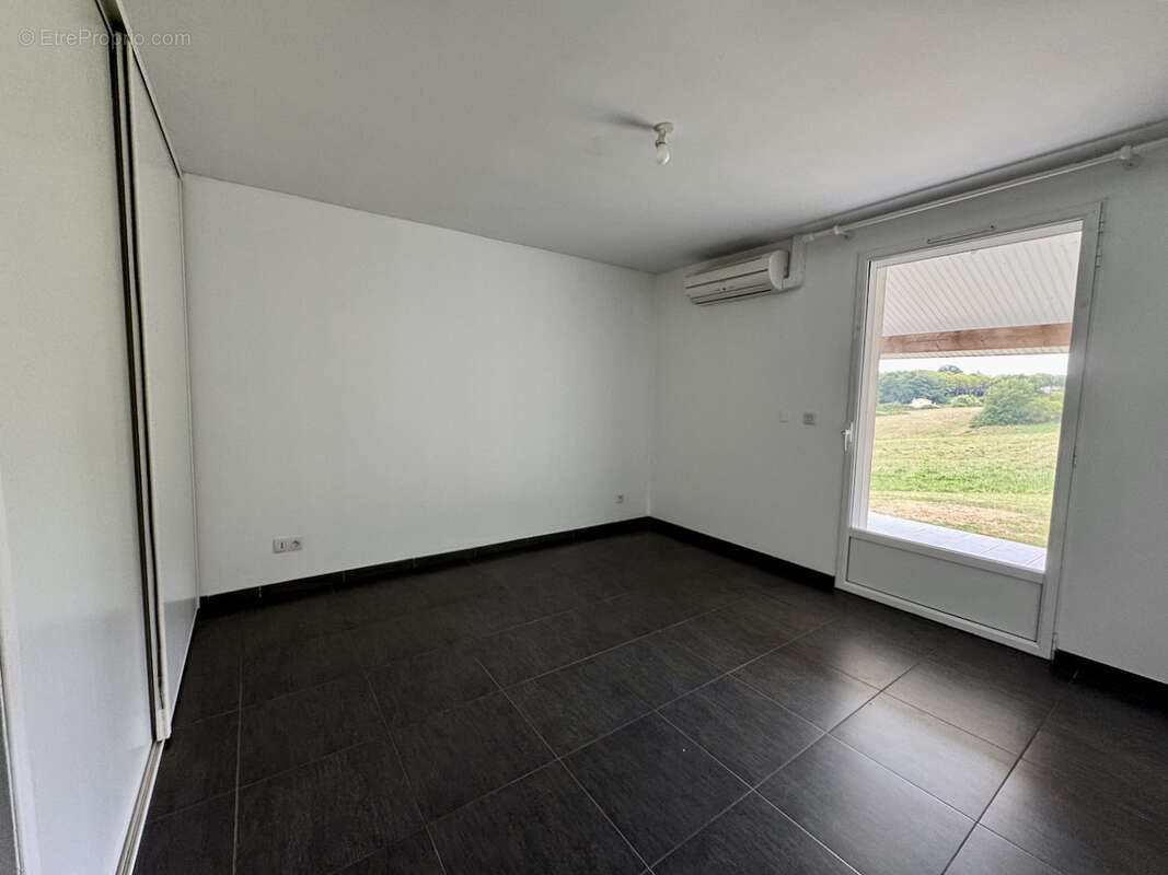 VILLENEUVE SUR LOT, propriété avec rapport locatif possible, grange, piscine et terrain d'environ 4,5ha - photo 11