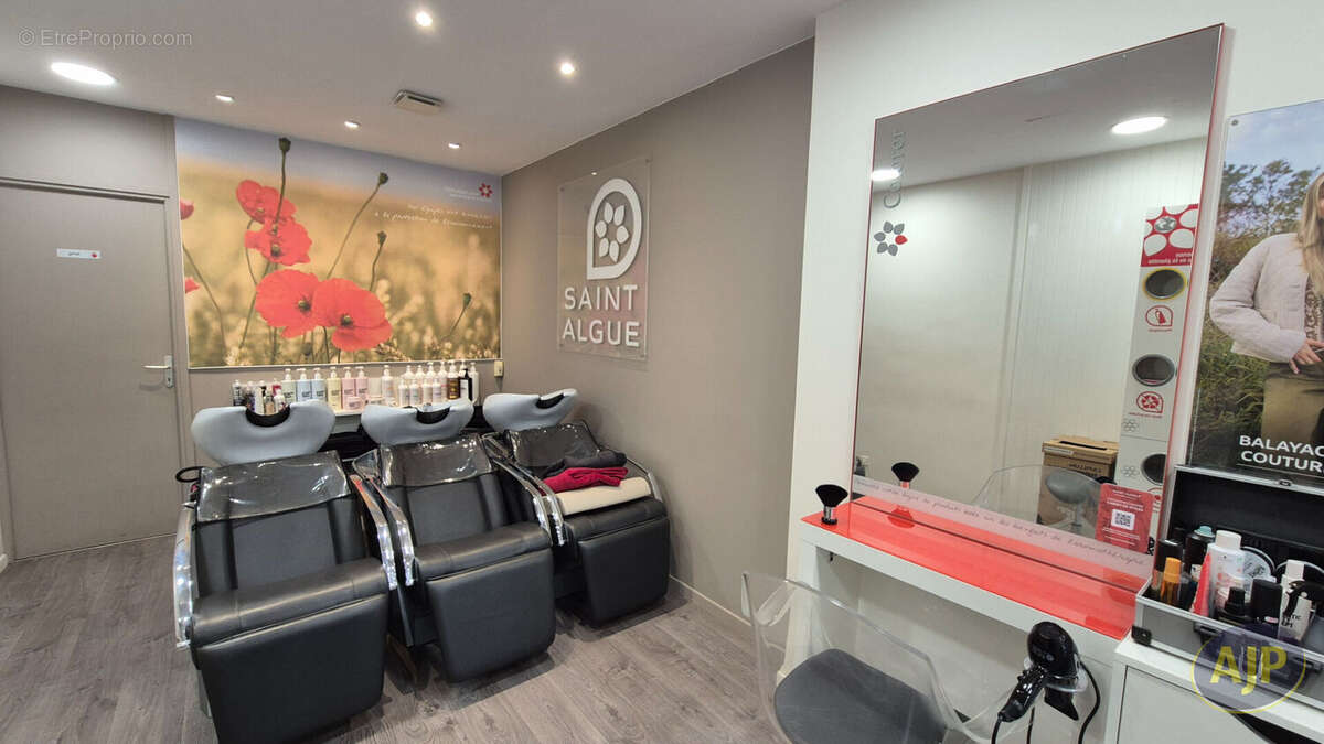 Local commercial Montaigu Vendee 58 m2 - photo 3