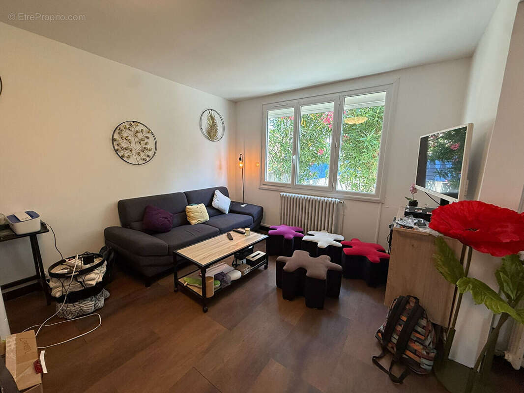 CARCASSONNE Maison trois faces entièrement rénovée avec garage terrasse et trois chambres proche commodités - photo 10