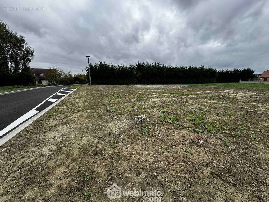 Ce terrain offre de nombreuses possibilités d?aménagement - Terrain à VERSIGNY