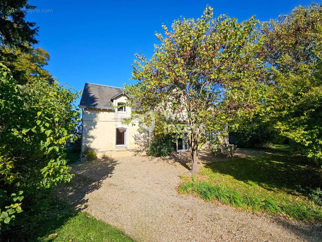 Maison à FAYE-LA-VINEUSE