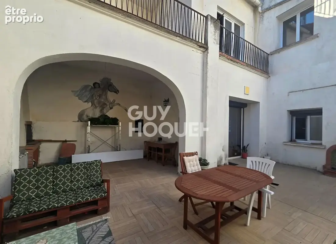 A VENDRE LE SOLER, maison de maître offrant plus de 300m² de surface avec cour et terrasses - photo 2
