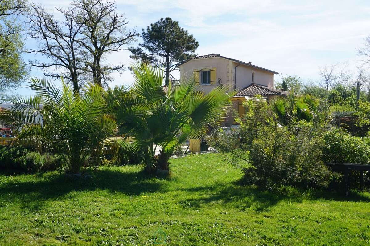 Charmante villa contemporaine au coeur d'un écrin de verdure. - photo 3