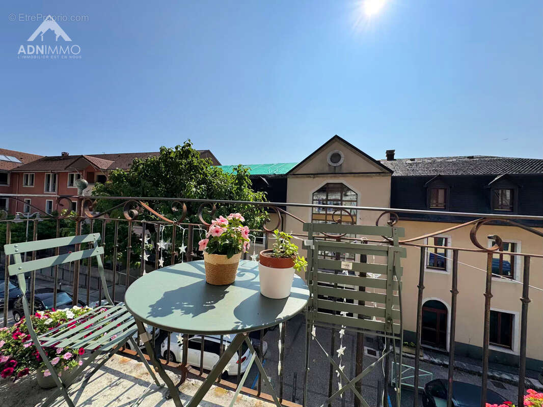 Appartement à COLLONGES