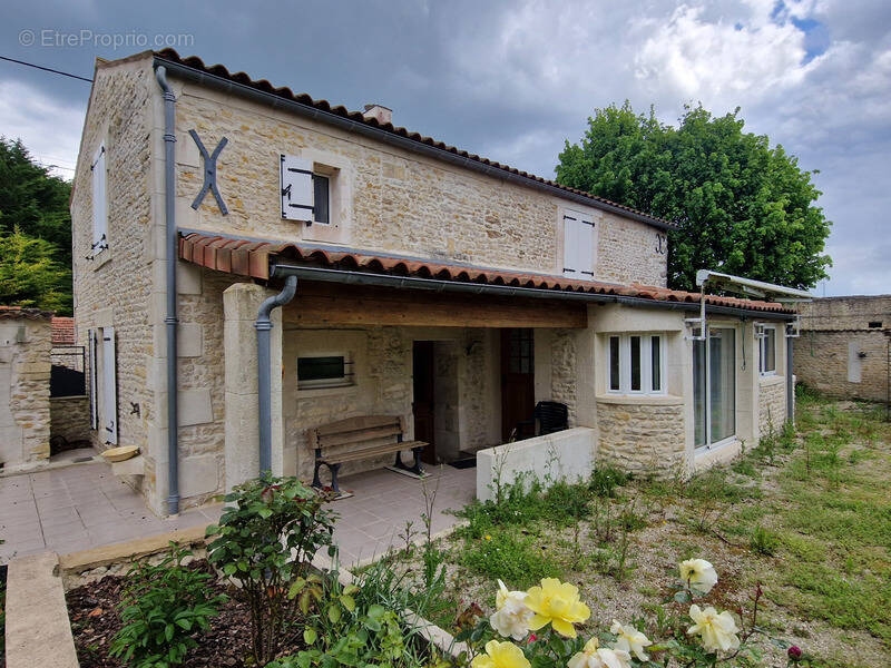 Maison à SAINT-CREPIN