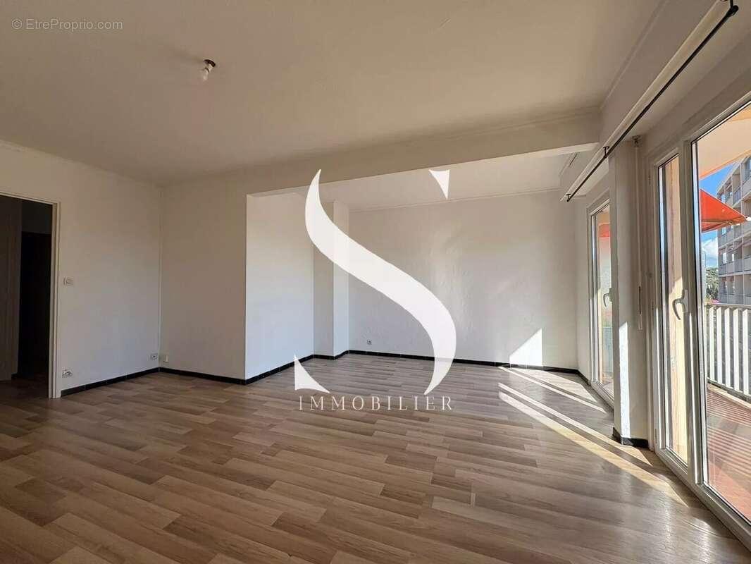 Appartement à VALLAURIS