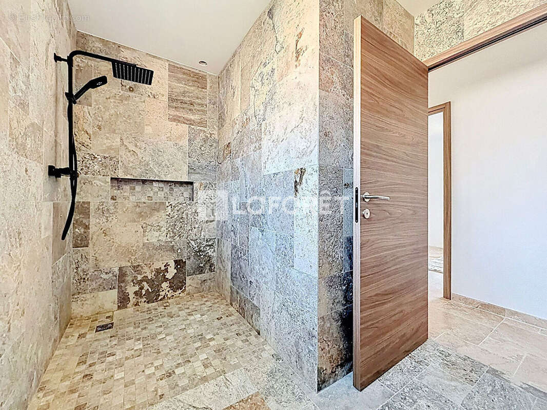 Maison à FONTAINE-LA-GUYON