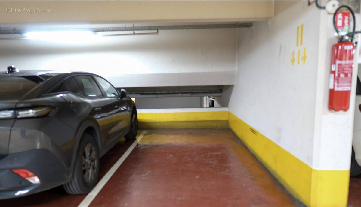 Parking à PARIS-13E