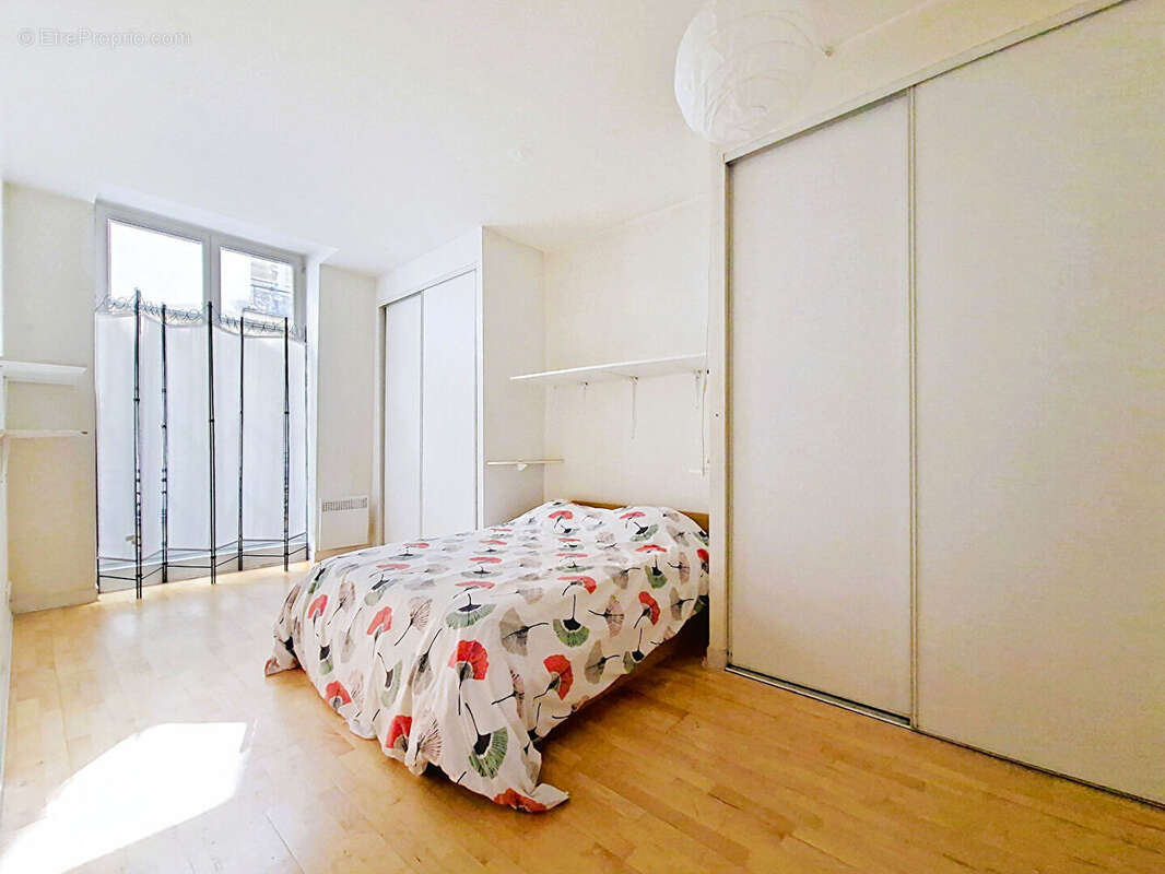 Appartement à PARIS-1E