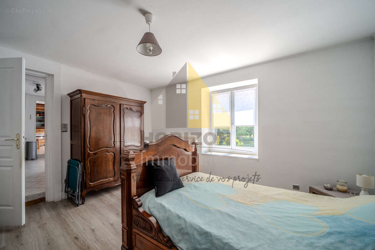 Maison de village mitoyenne d'un côté et son terrain attenant ! - photo 4