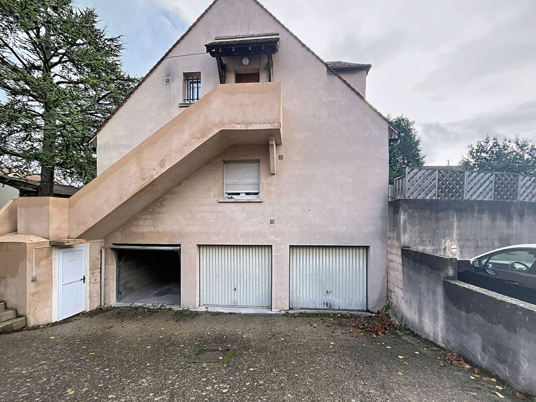 Parking à LA FERTE-ALAIS