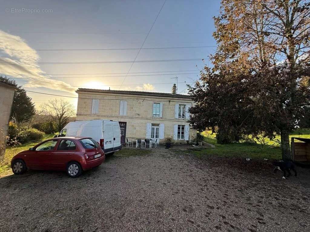 Maison à CIVRAC-DE-BLAYE