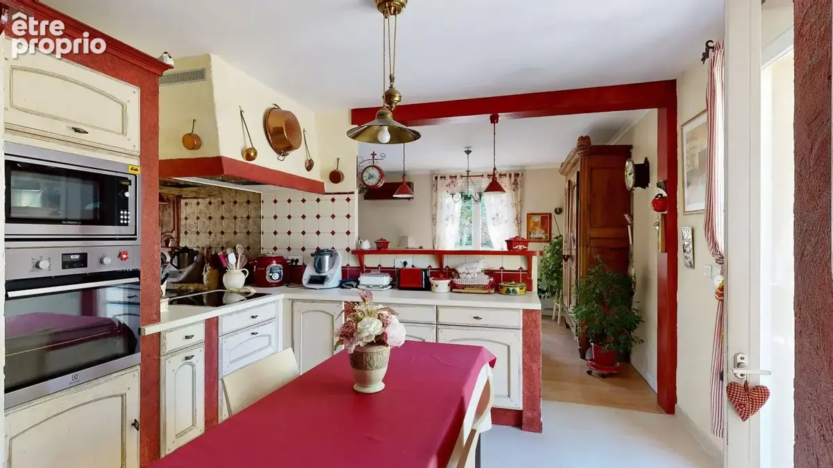 Evans - maison t6 avec piscine et annexes sur terrain de 12 ares - photo 4