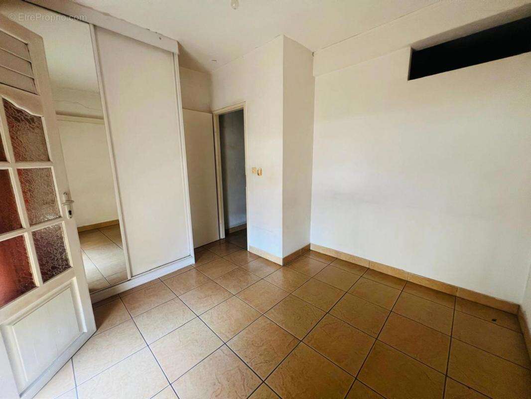 Commerce à POINTE-A-PITRE