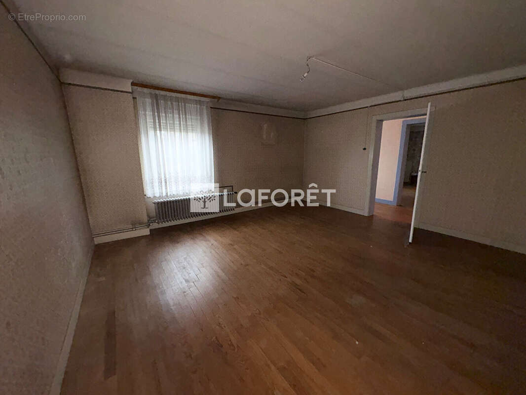 Maison à AY-SUR-MOSELLE