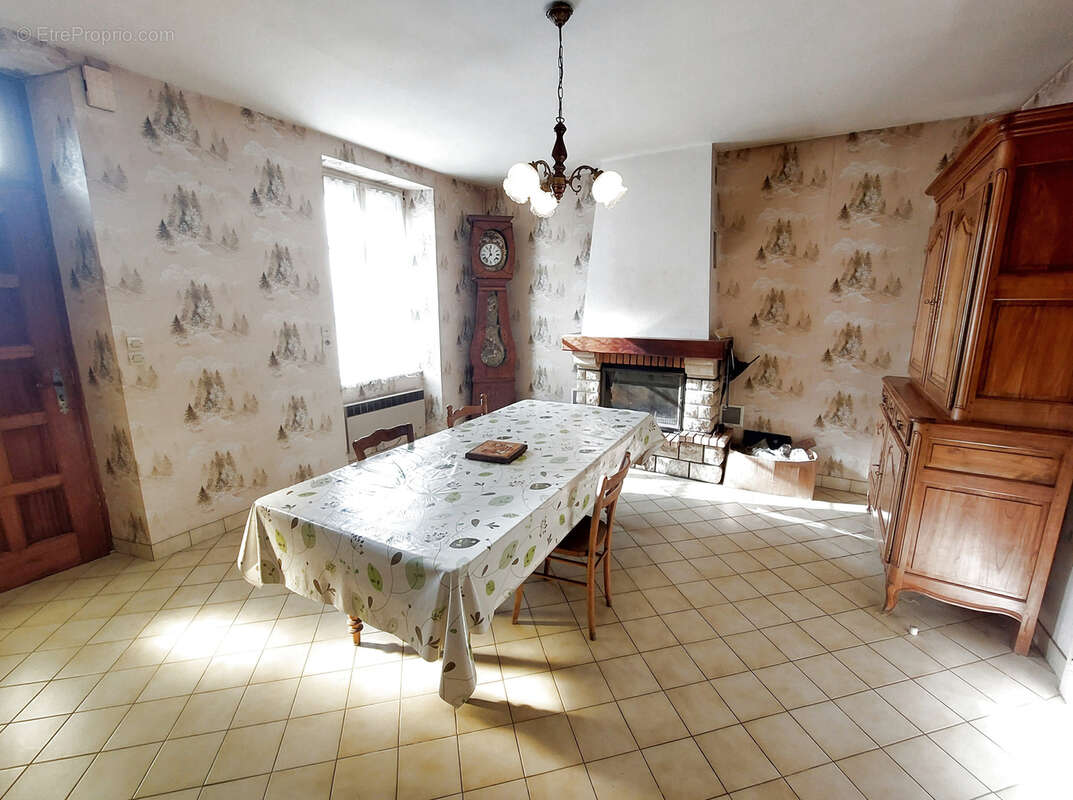 Maison à ARGENTRE-DU-PLESSIS