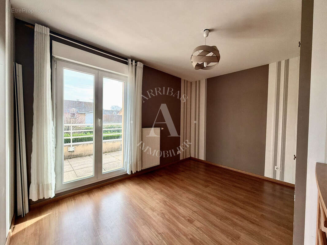 Maison à SAINT-GENIS-POUILLY