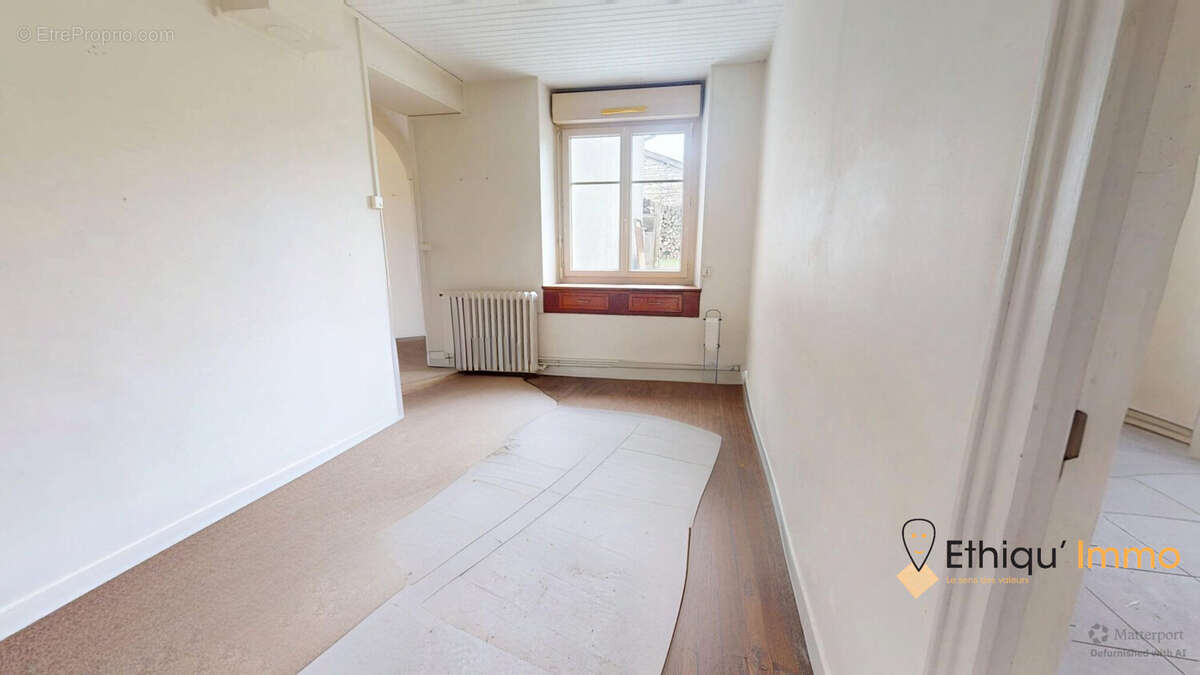 Maison à LACHAPELLE-EN-BLAISY