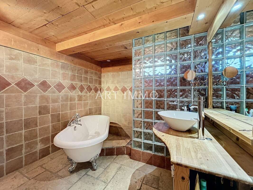 A vendre bergerie entierement renovee avec vue degagee a murs - photo 9