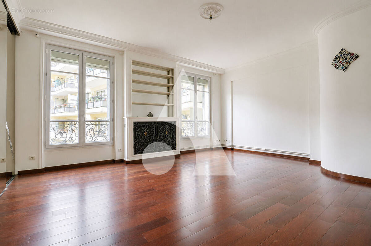 Appartement à LES LILAS