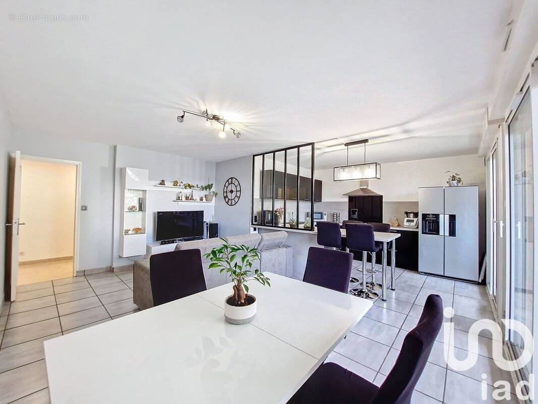 Photo 1 - Appartement à DECINES-CHARPIEU