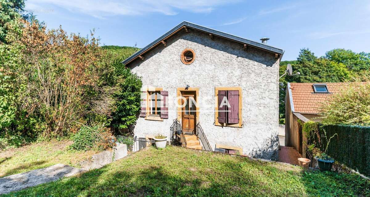 Appartement à CHATEL-SAINT-GERMAIN