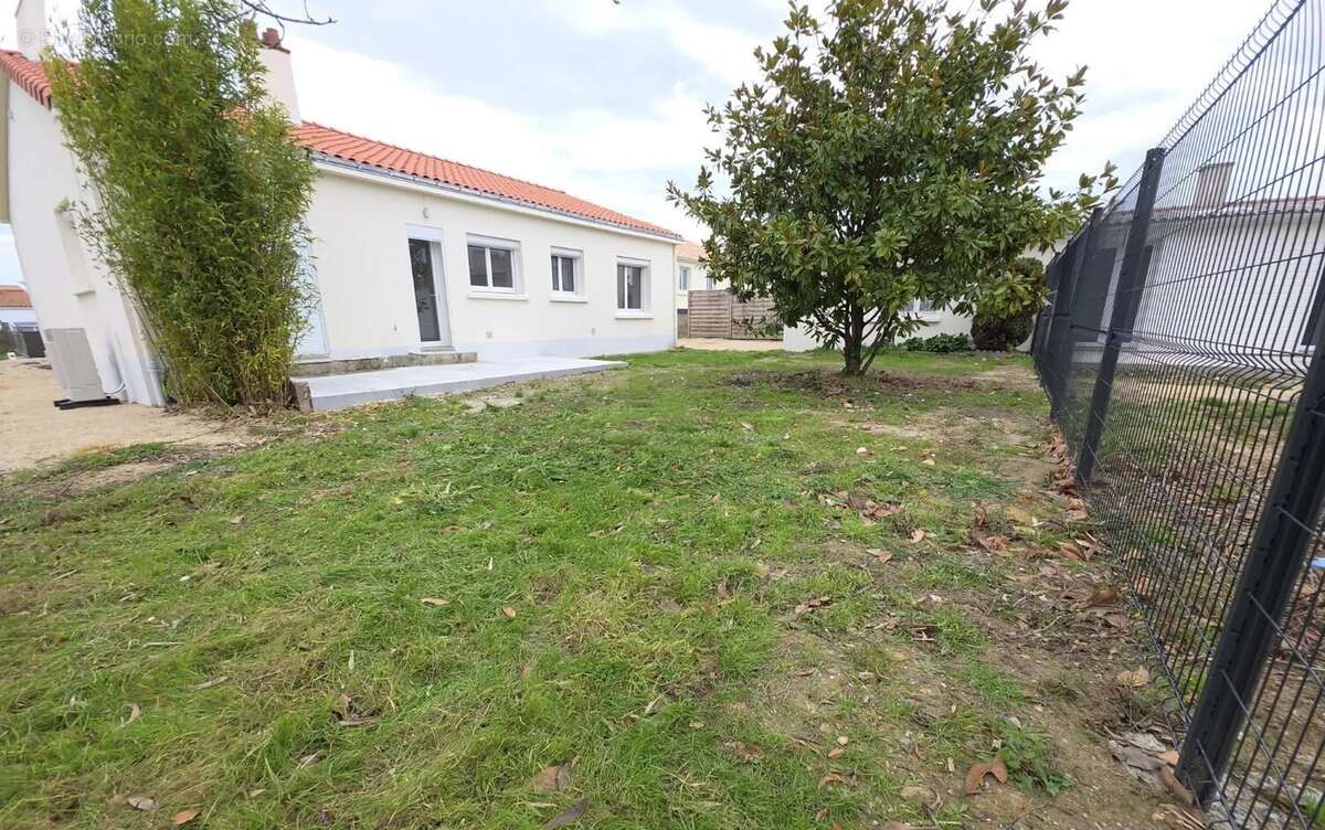 Maison à SAINT-CHRISTOPHE-DU-LIGNERON