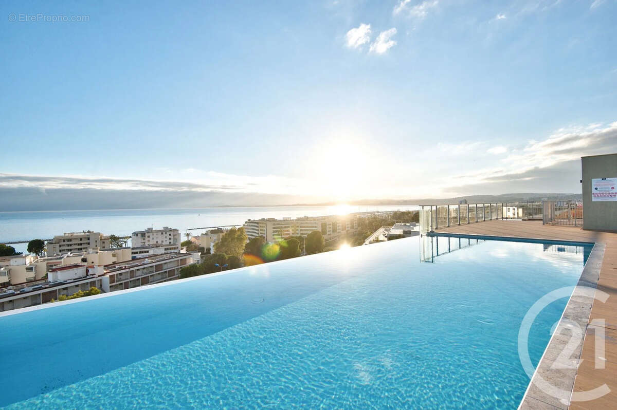 Appartement à SAINT-LAURENT-DU-VAR