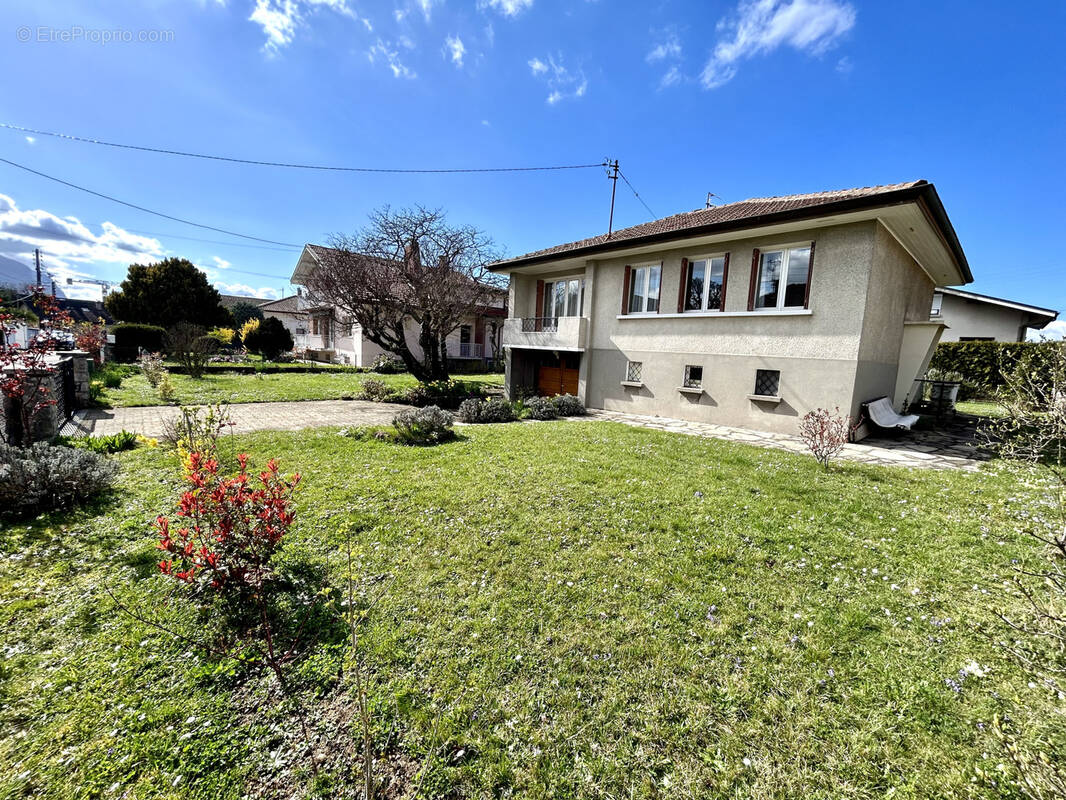 Maison à VILLE-LA-GRAND