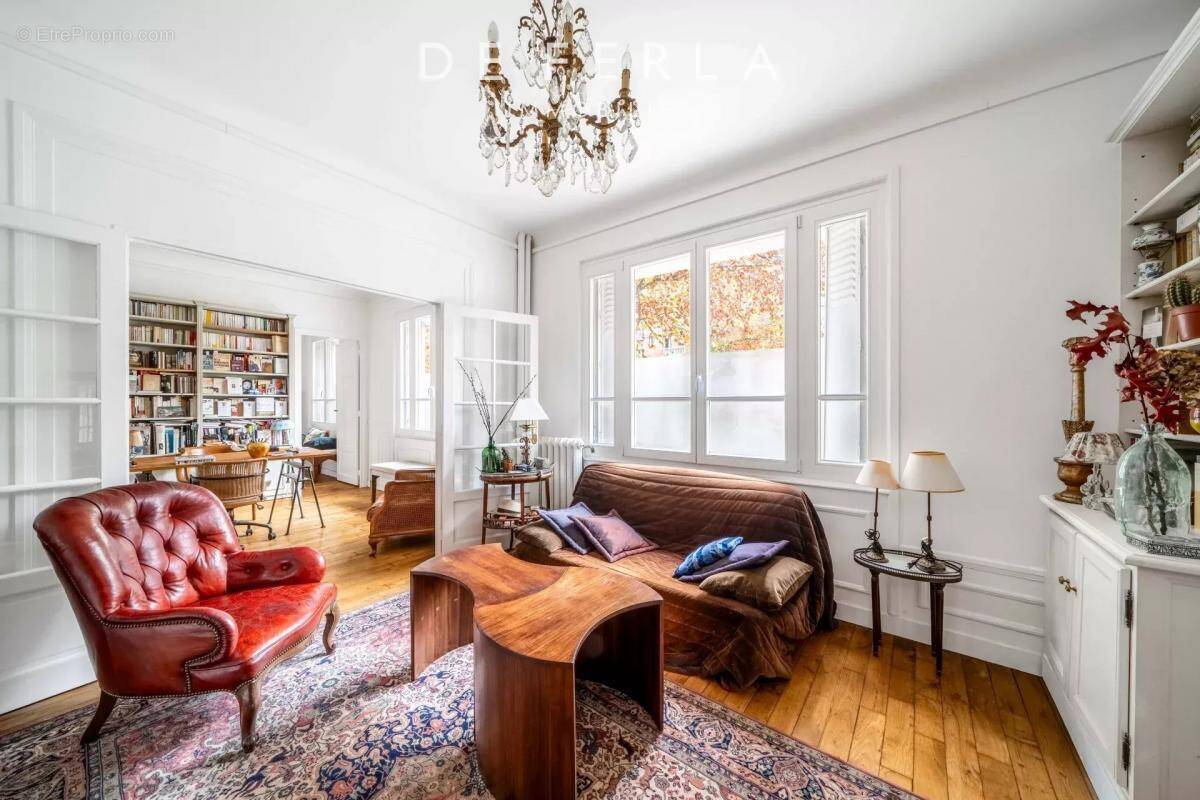 Appartement à PARIS-14E