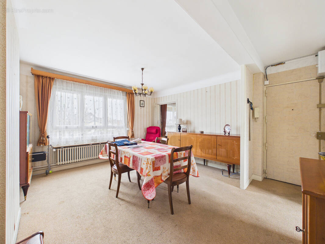 Appartement à SARTROUVILLE