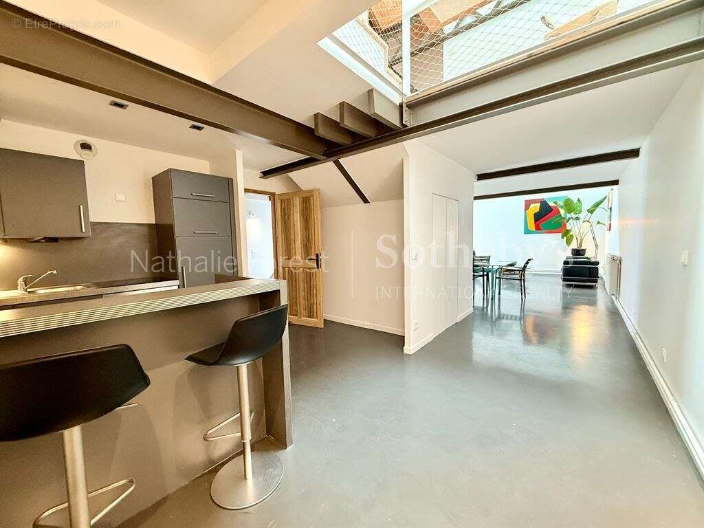 Vieux lille / rue de metz / rare t4 en duplex aux volumes hors normes ! - photo 6