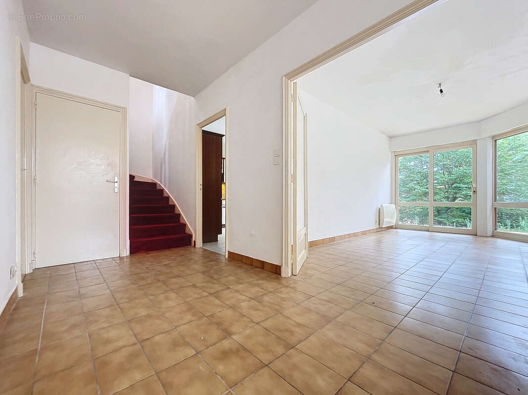 Maison à SAINT-GENIS-LAVAL