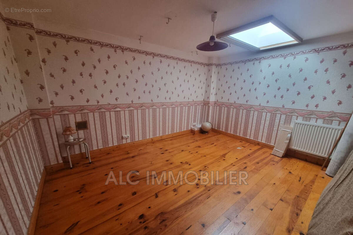 Maison à NEAUPHE-SOUS-ESSAI