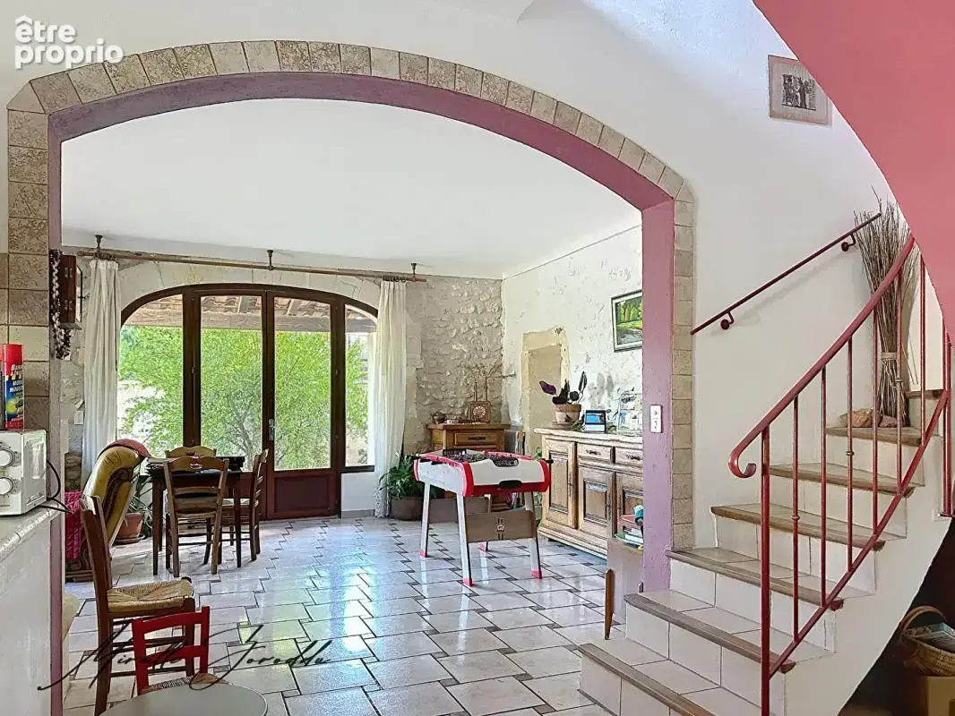 ARLES MAS de 9 pièces  de 202 m²   avec dépendance , garage - photo 4