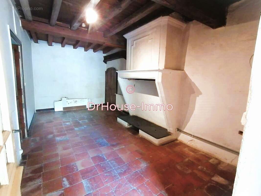 Maison à LES ARTIGUES-DE-LUSSAC