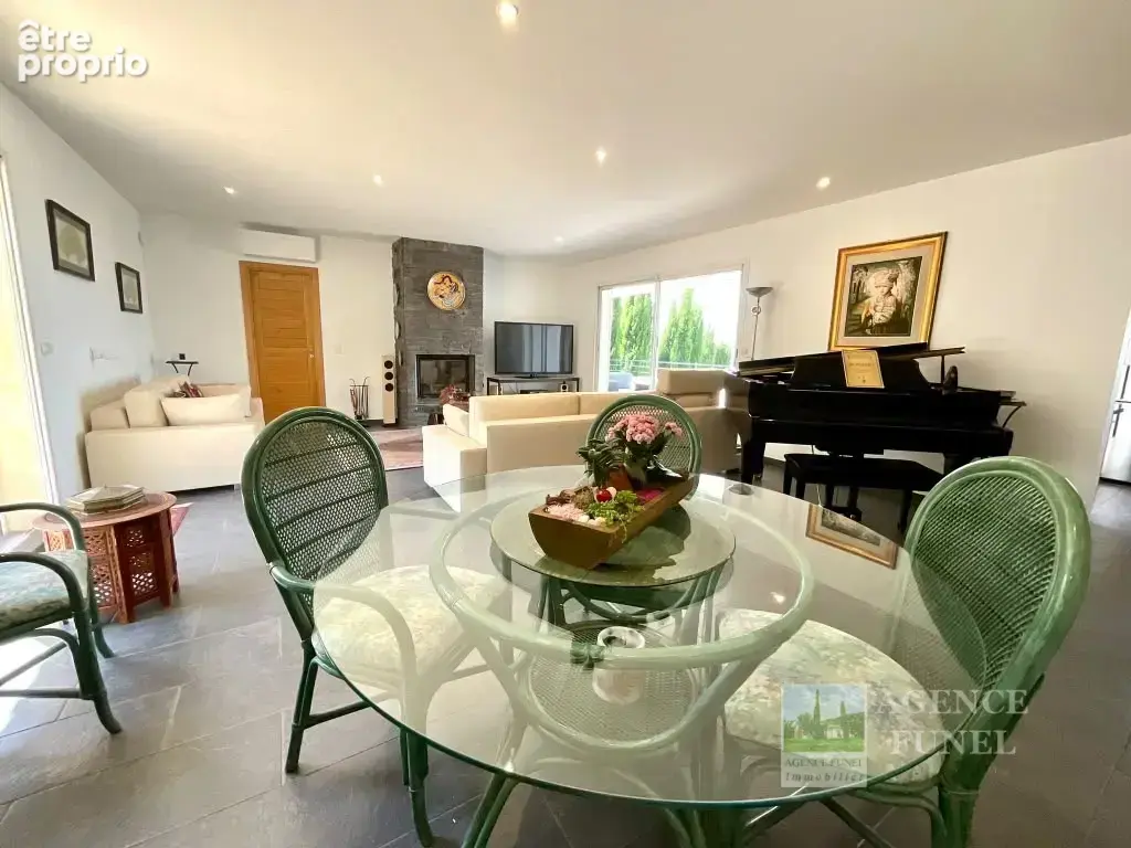 Splendide Villa Contemporaine 5 Chambres - Terrain 1699 m2 avec Piscine - Vue Panoramique - Espace bien-être - photo 8