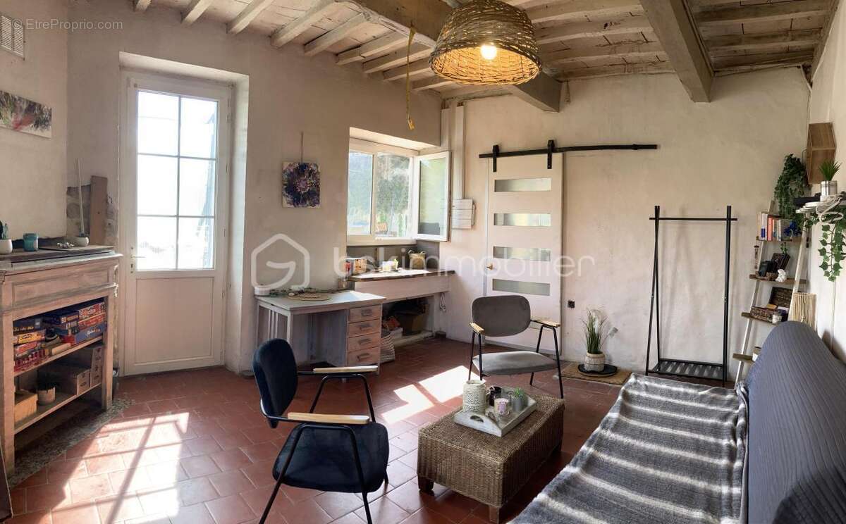 Maison de caractère avec dépendances et fort potentiel - photo 5