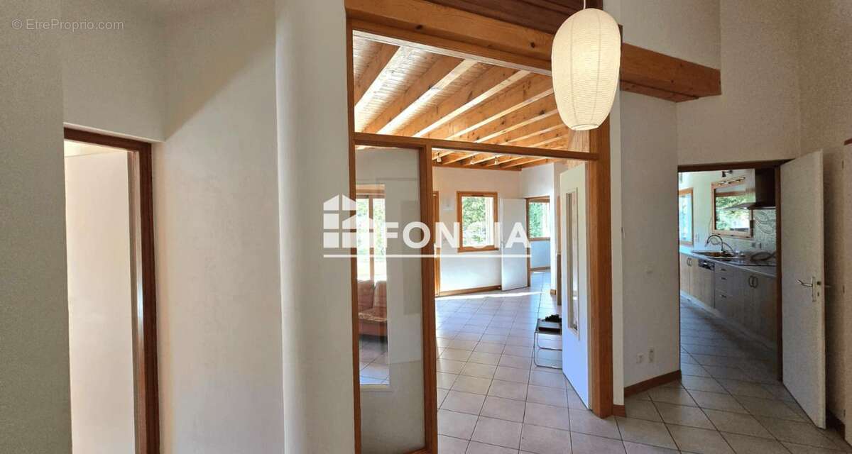 Maison à LA ROCHE-SUR-FORON