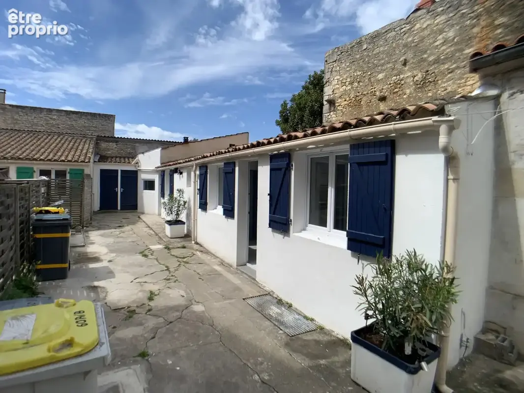 À Vendre : Ensemble de 2 Appartements Proche Centre de Rochefort - photo 3