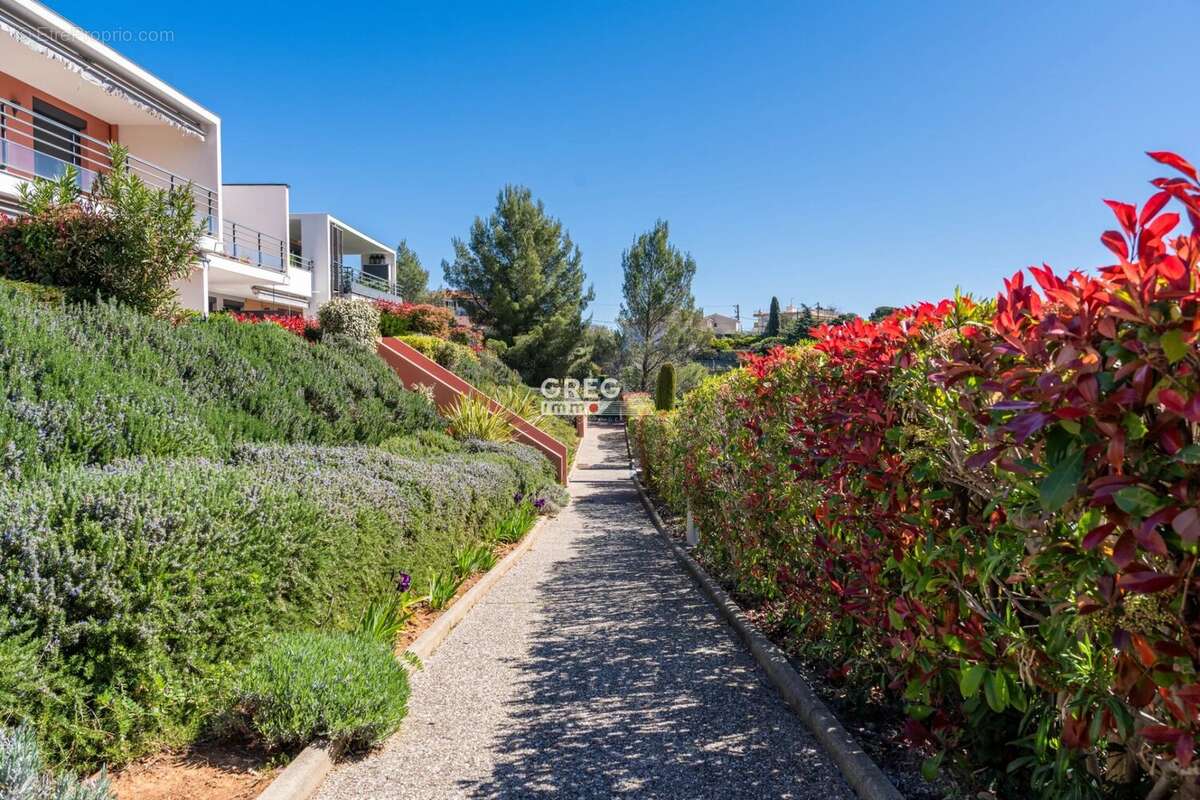 Appartement à SAINT-LAURENT-DU-VAR